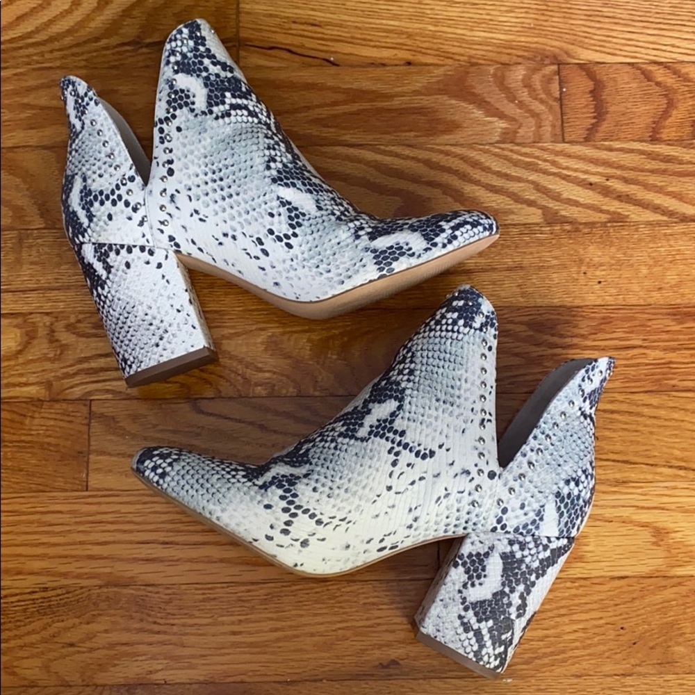 Steve Madden Snakeskin Rockstar Bootie 10 - Picture 2 of 9